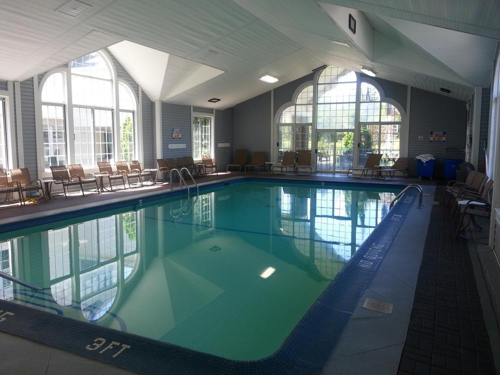 Clarion Hotel Beachfront Mackinaw City Exterior foto