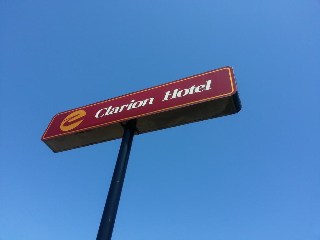 Clarion Hotel Beachfront Mackinaw City Exterior foto