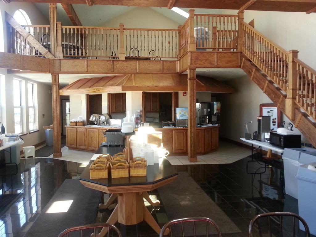 Clarion Hotel Beachfront Mackinaw City Exterior foto